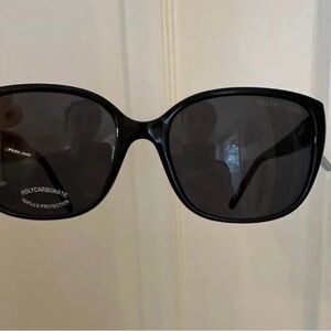 Elegant Black Sunglasses